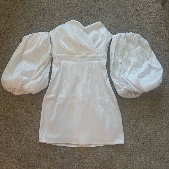 NWT ShowPo Kaylene Mini Dress - OFF shoulder Puff Sleeve Dress in White - Picture 5 of 6